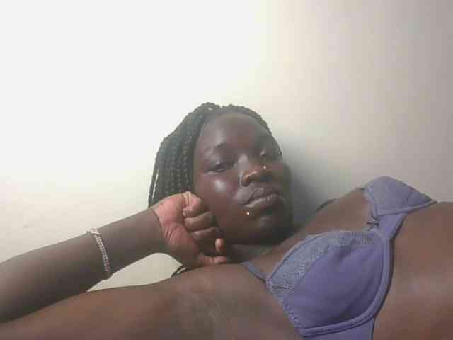 Ebonymaya25 webcam