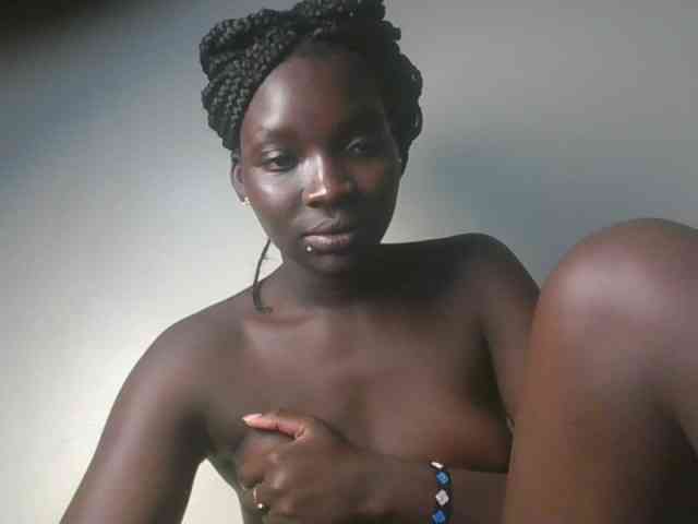 Ebonymaya25 webcam