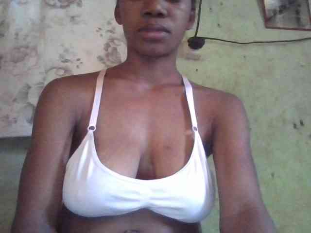 YanahhQueen webcam