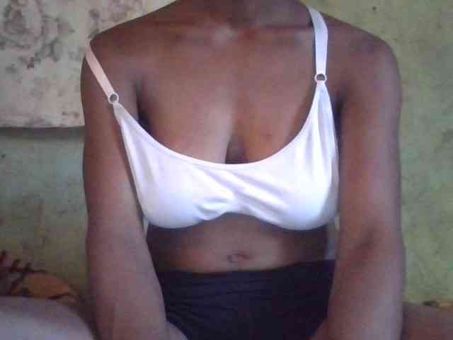 YanahhQueen webcam