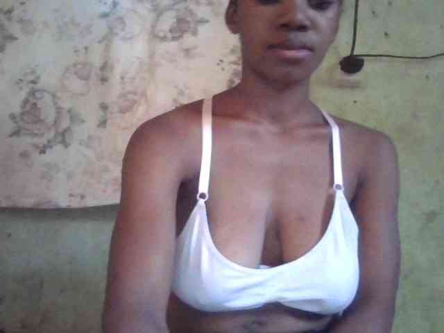 YanahhQueen webcam