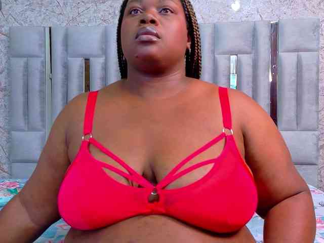 bigcurvymoomy
