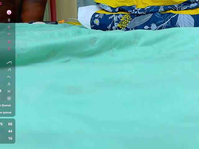 bigcurvymoomy Live Webcam on BongaCams