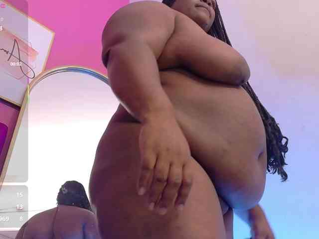 bigcurvymoomy