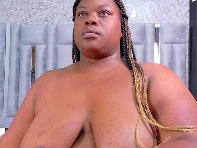 bigcurvymoomy