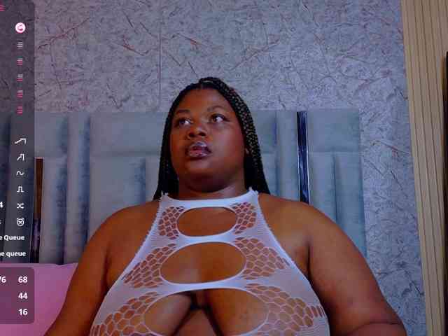 bigcurvymoomy