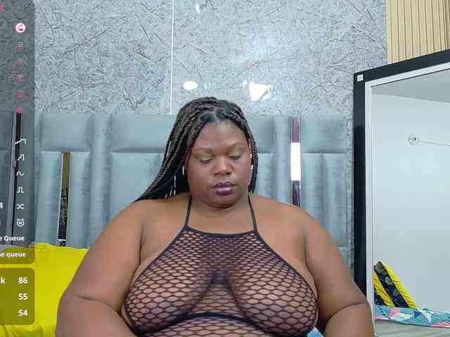 bigcurvymoomy