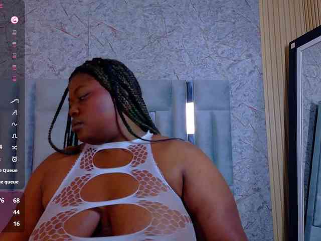 bigcurvymoomy Live Webcam on BongaCams