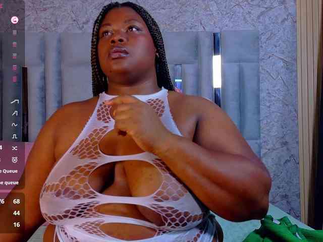Модель: bigcurvymoomy