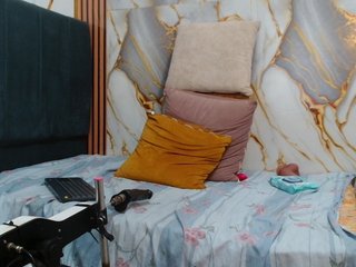 Bella-Alaska Porn Show