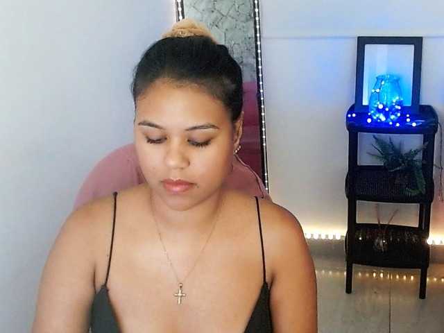 Shawnycarson — live female cam
