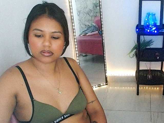 Shawnycarson, live now on BongaCams
