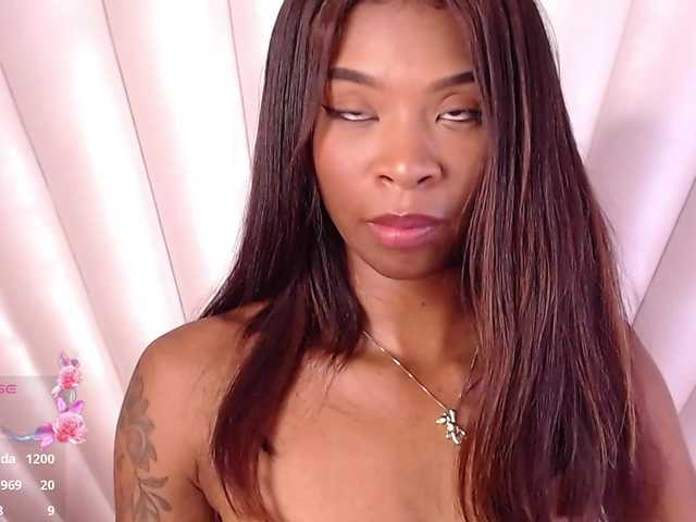 Jahzara live cam on BongaCams