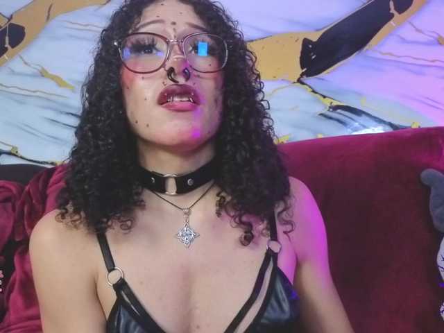 dark-nina- live cam