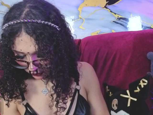 dark-nina- live cam