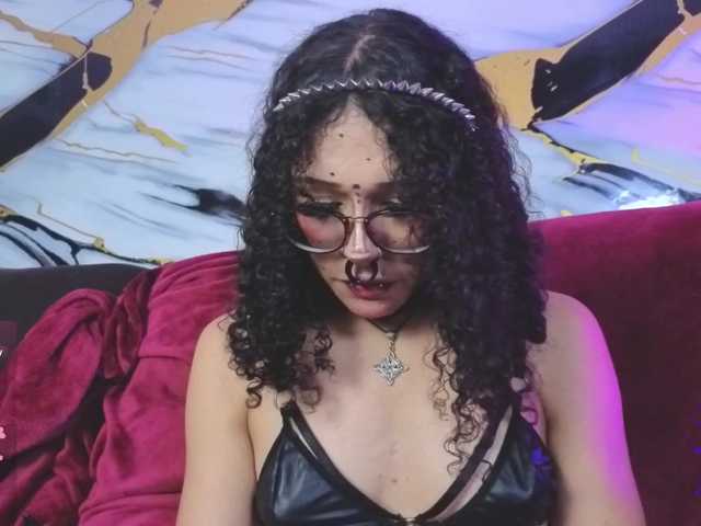 dark-nina- live cam