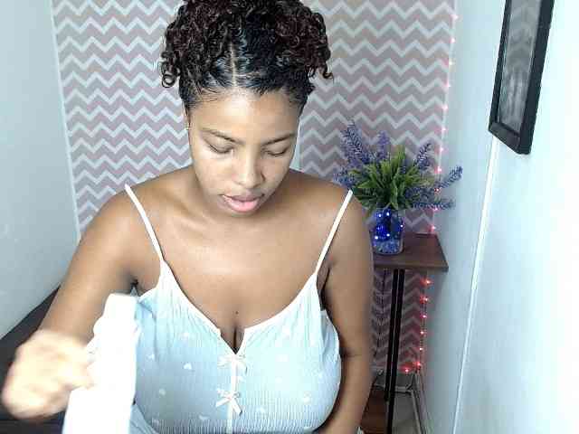 Model: ShantalCarson