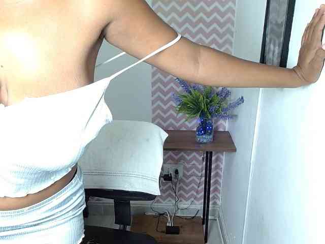 online webcam show ShantalCarson