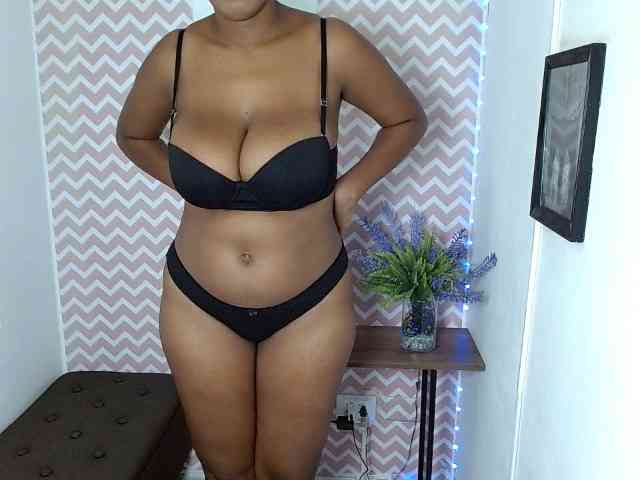Shantalcarson's cam show statistics and live stream