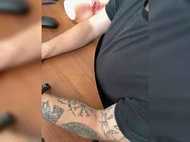 StoneUnder Sex Cam Show