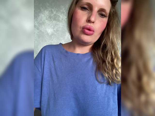 Milana40 live webcam show