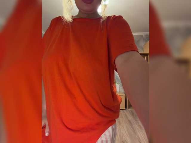 Milana40 live cam on BongaCams