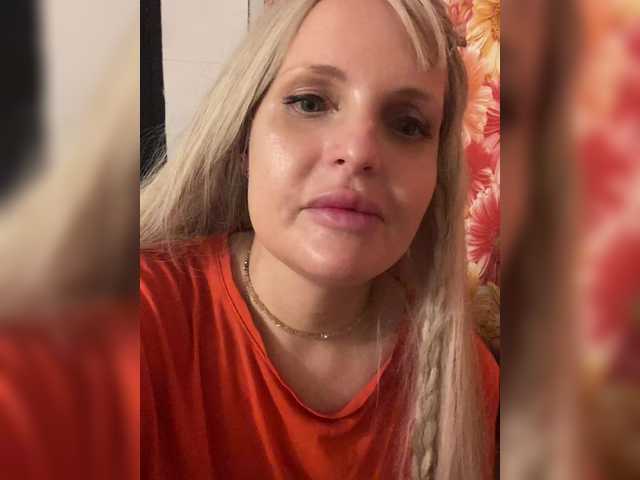 Milana40 live cam on BongaCams