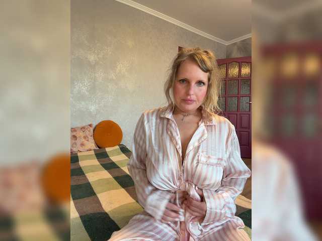 Milana40 live webcam show