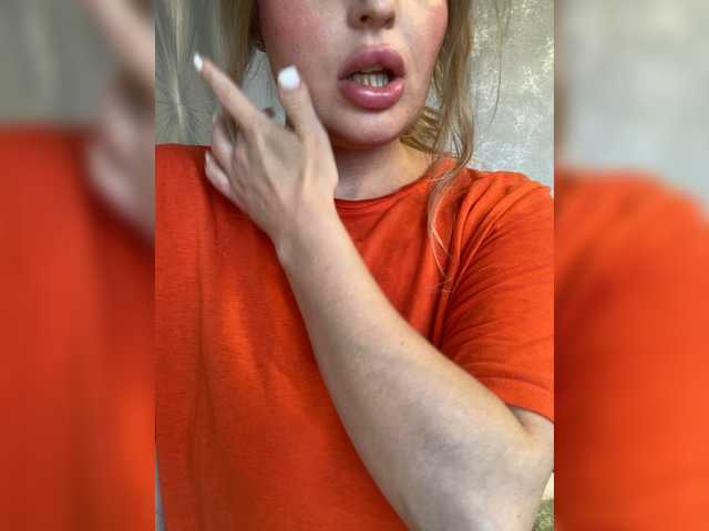 Milana40 live cam on BongaCams