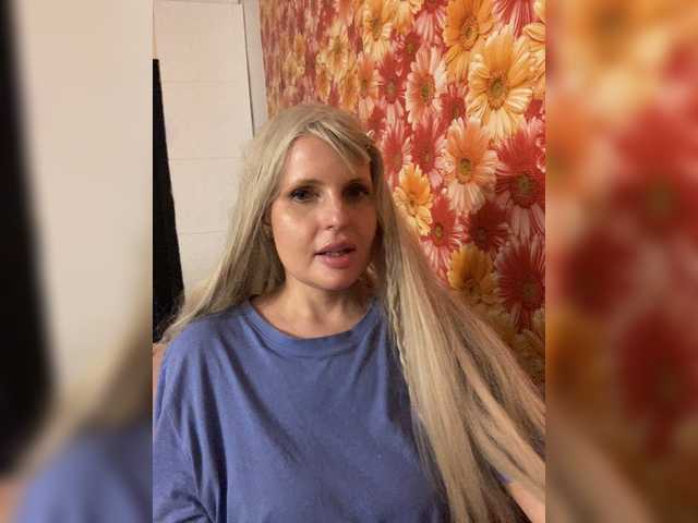 Milana40 live cam on BongaCams
