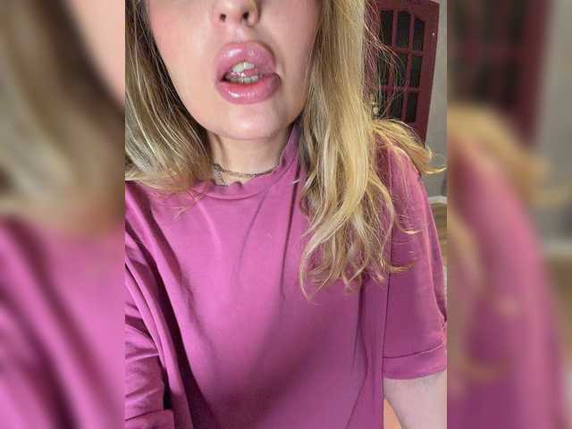 Milana40 live cam on BongaCams
