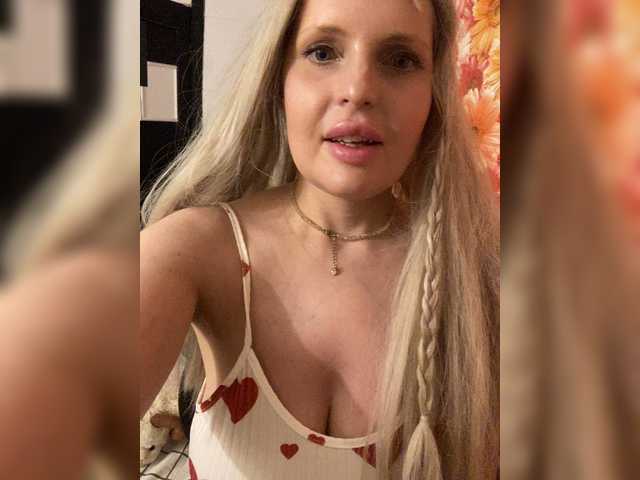 Milana40 live cam on BongaCams