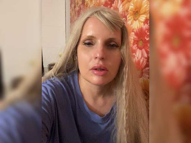 Milana40 live cam on BongaCams