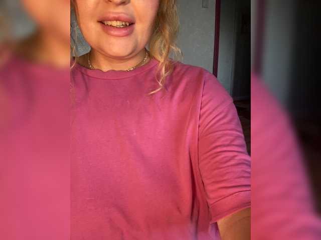 Milana40 live cam on BongaCams