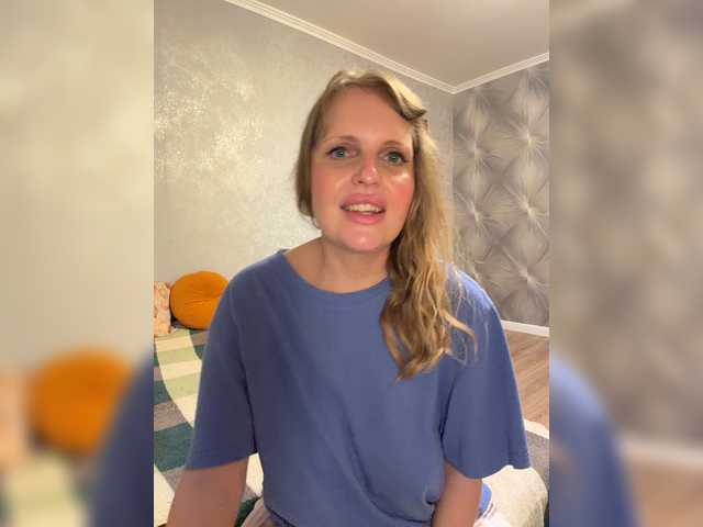 Milana40 live webcam show