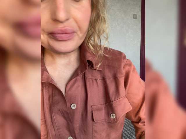 Milana40 live cam on BongaCams