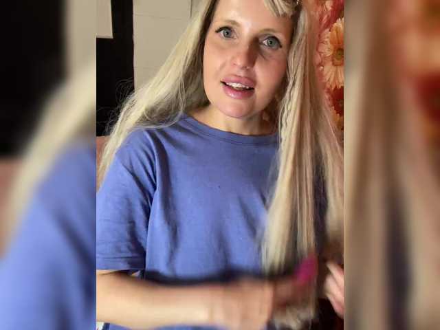 Milana40 live cam on BongaCams