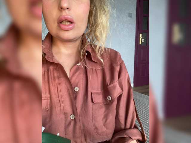 Milana40 live cam on BongaCams
