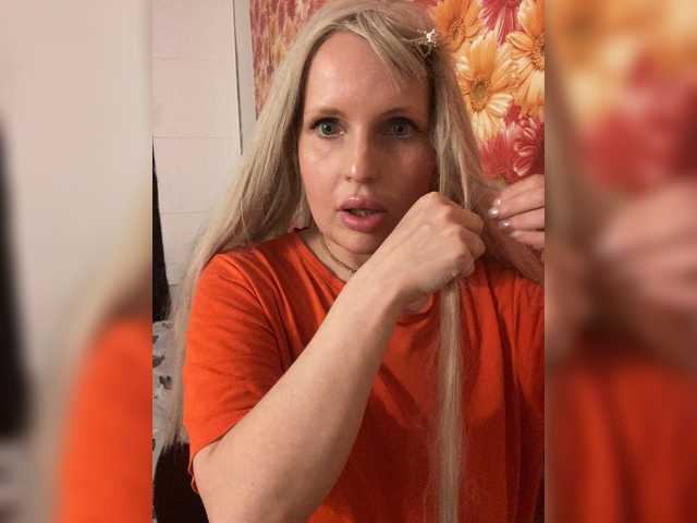Milana40 live cam on BongaCams