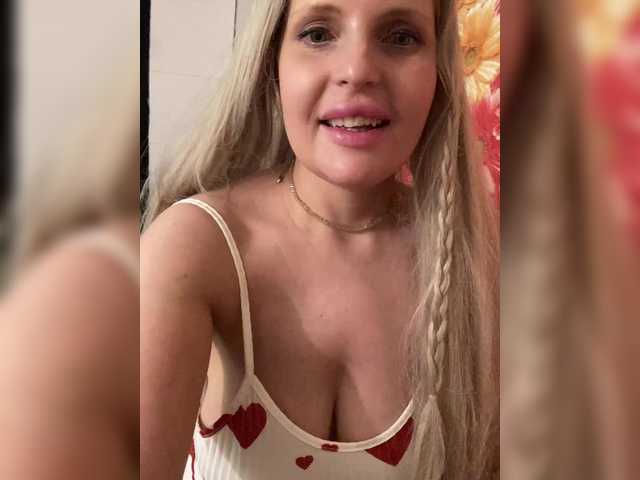 Milana40 live cam on BongaCams