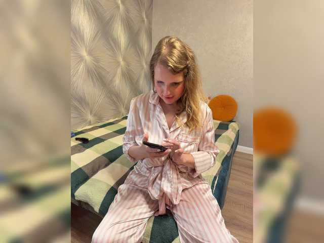 Milana40 live webcam show
