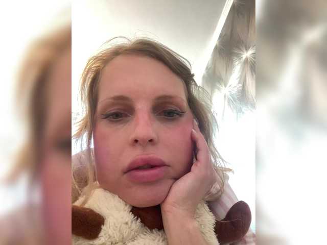 Milana40 live cam on BongaCams