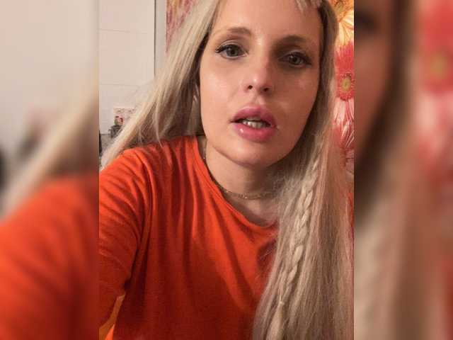 Milana40 live cam on BongaCams