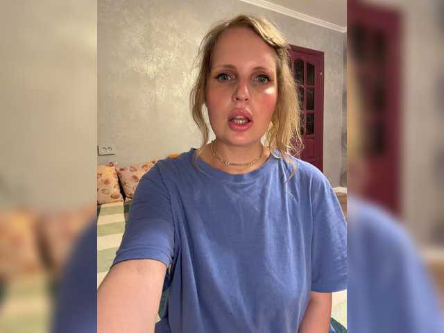 Milana40 live webcam show