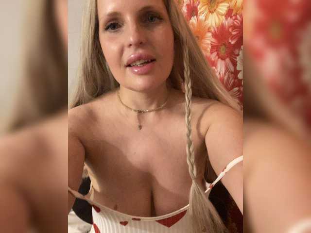 Milana40 live cam on BongaCams