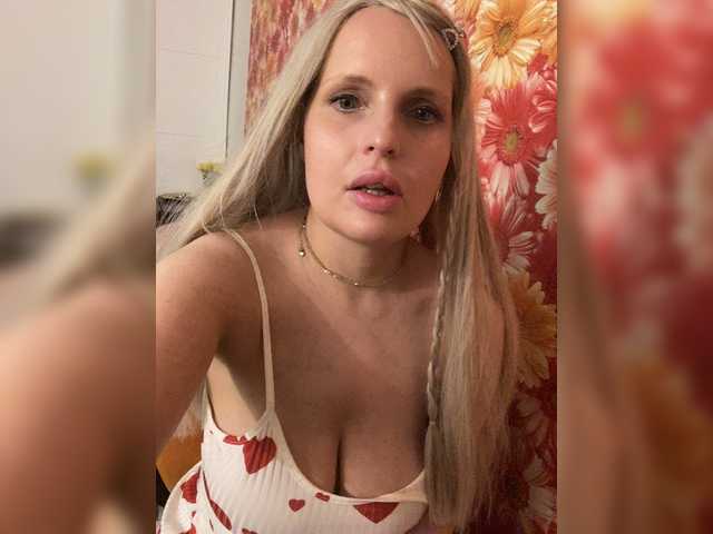 Milana40 live cam on BongaCams
