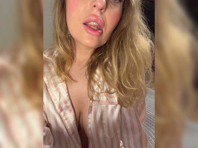 Milana40 live cam on BongaCams