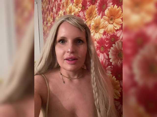 Milana40 live cam on BongaCams