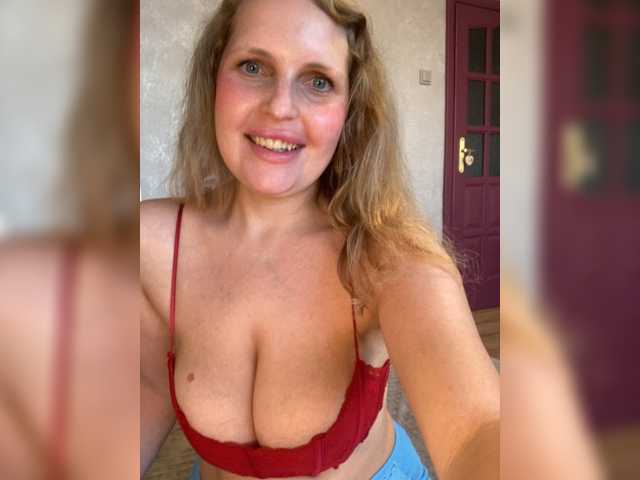 Milana40 live cam on BongaCams