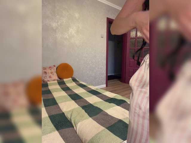 Milana40 live webcam show
